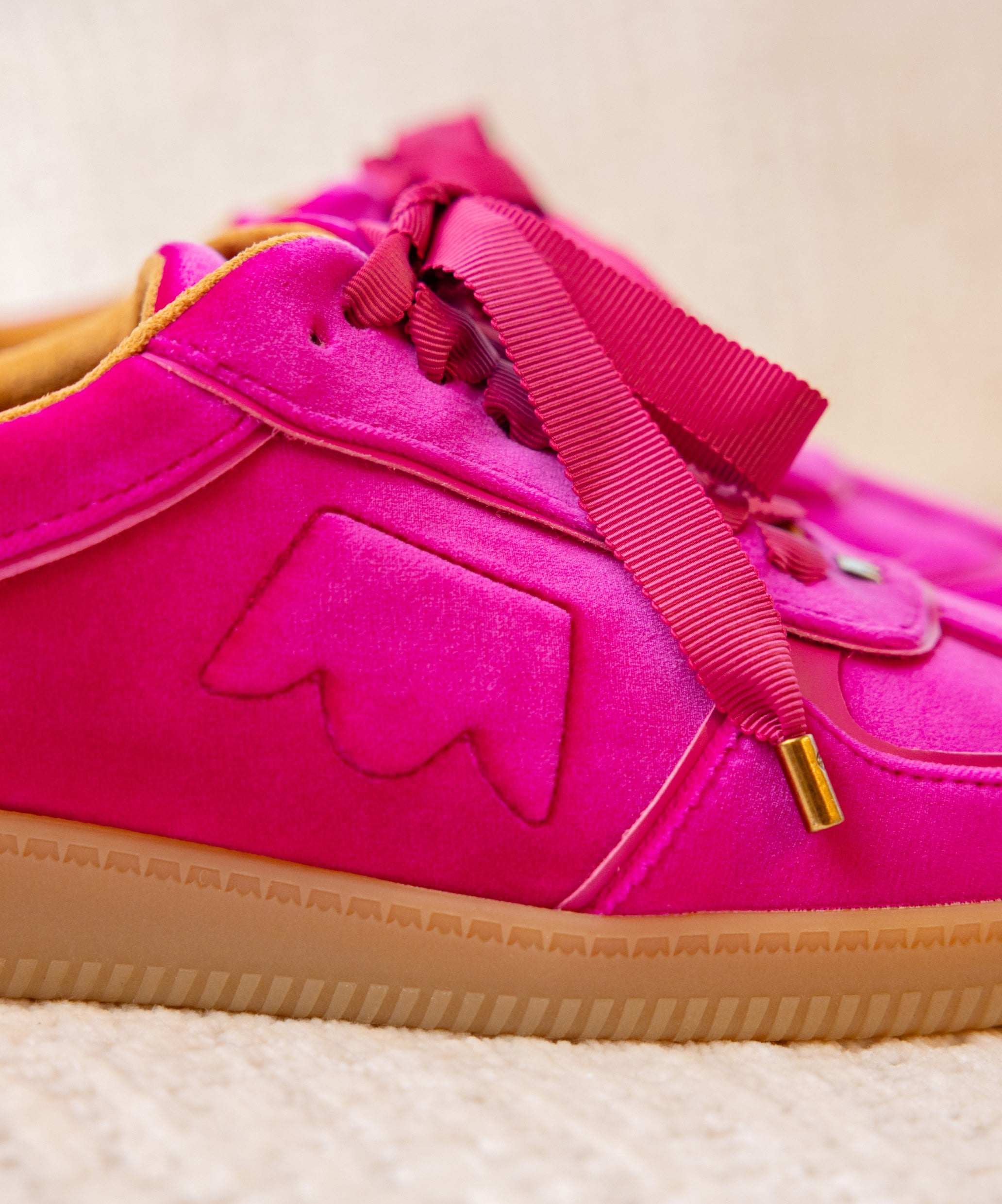 Jay_HotPink_PDP_5x6_Detail.jpg